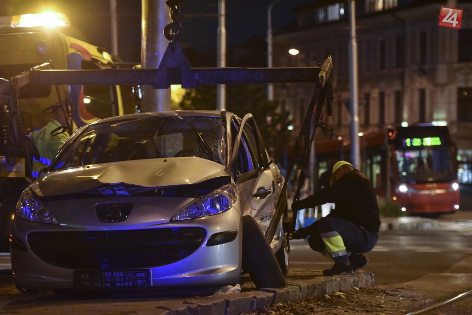 Ilustračný obrázok k článku Na Šancovej ulici v Bratislave sa zrazila električka s osobným automobilom