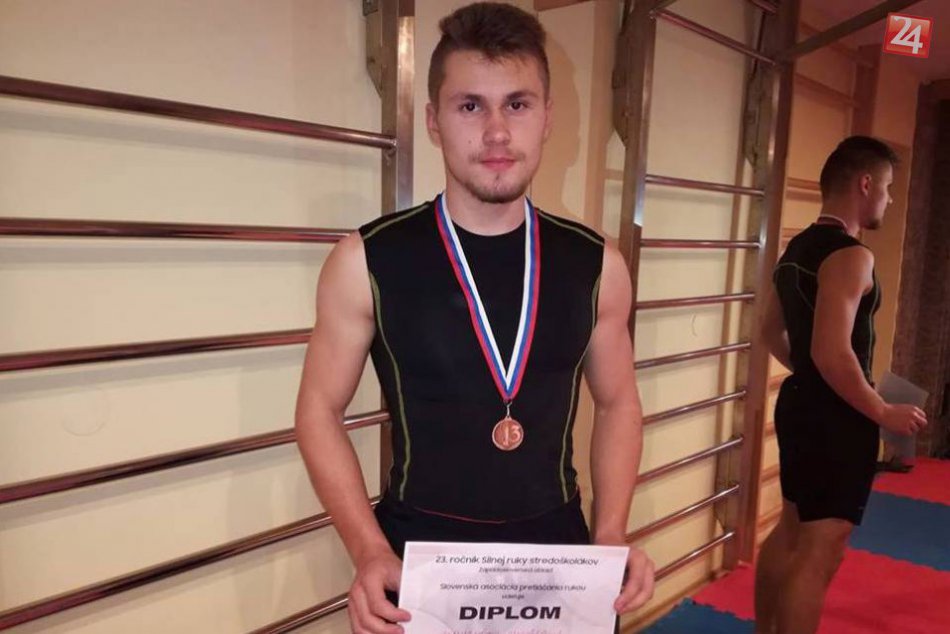 Ilustračný obrázok k článku Stanislav (16) z Hlohovca s pekným úspechom: Medaila zo súťaže v armwrestlingu