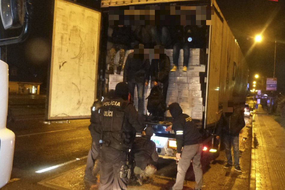 Ilustračný obrázok k článku Kauza tureckých kamiónov s migrantmi na žilinskom súde odročená
