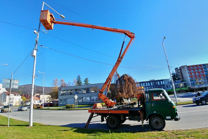 Ilustračný obrázok k článku V Rožňave začali s vianočnou výzdobou: Tešte sa i na nové prvky