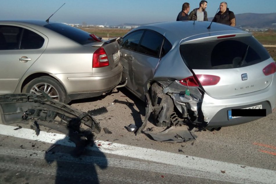 Ilustračný obrázok k článku Kuriózna nehoda v Nitre: Šoférka (32) vrazila priamo do policajného auta, FOTO