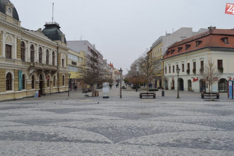 Ilustračný obrázok k článku Svätoplukovo námestie sa rozpadá: Vypadnuté kocky opravia po zime