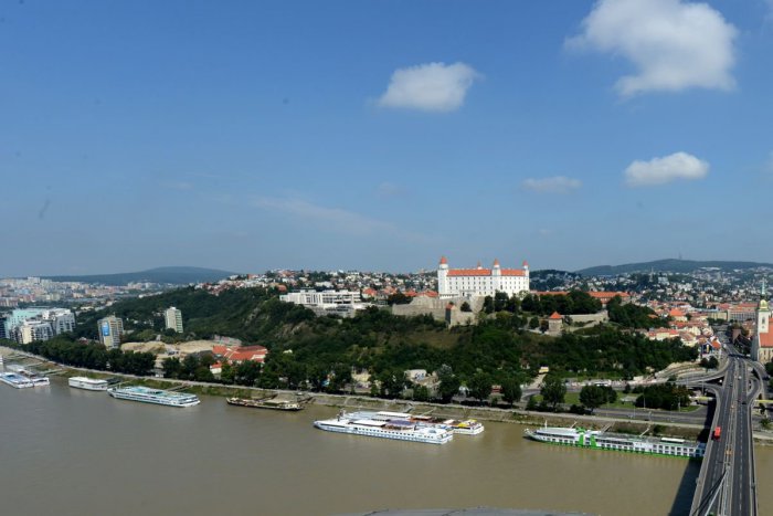 Ilustračný obrázok k článku SVET O SLOVENSKU: Výlet za 90-tisíc dolárov aj s Bratislavou