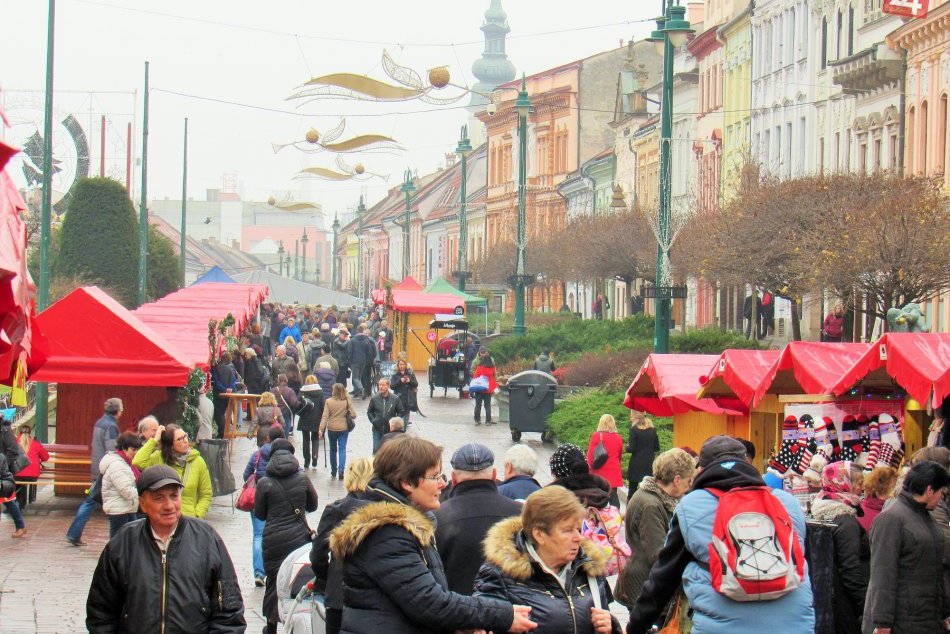 Ilustračný obrázok k článku Vianočné trhy 2019 v Prešove budú POhodové, mesto sľubuje novinky a vzniklo aj logo