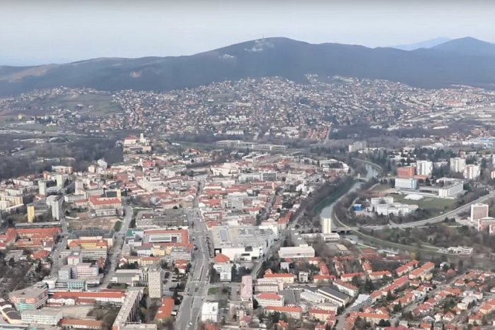 Ilustračný obrázok k článku VIDEO od Janíkoviec až po Pyramídu: Užite si letecké zábery na Nitru