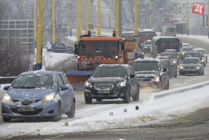 Ilustračný obrázok k článku V Banskobystrickom kraji sneží. Polícia vyzýva k mimoriadnej opatrnosti