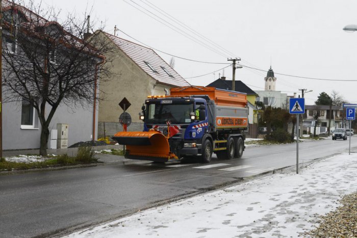 Ilustračný obrázok k článku Slovensko zasiahlo sneženie: Cesty v Bratislavskom kraji sú napriek tomu zjazdné