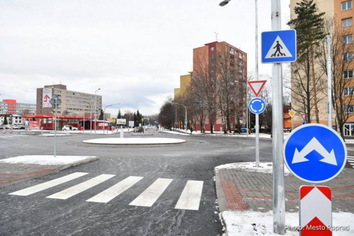 Ilustračný obrázok k článku Motoristi sa dočkali: Kruhová križovatka do mestskej časti Veľká je otvorená!