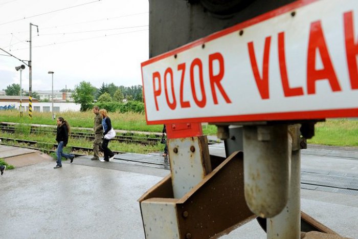Ilustračný obrázok k článku Kritické miesta v Lučenci: Železničiari si posvietia na nelegálne prechody!