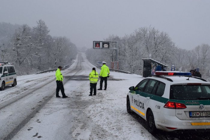 Ilustračný obrázok k článku Dopravu ochromila snehová nádielka: ZÁBERY zo Sorošky