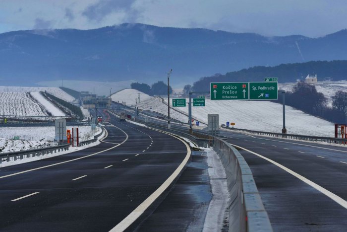 Ilustračný obrázok k článku Dobrá správa pre vodičov: Diaľnice a rýchlostné cesty na Slovensku sú zjazdné