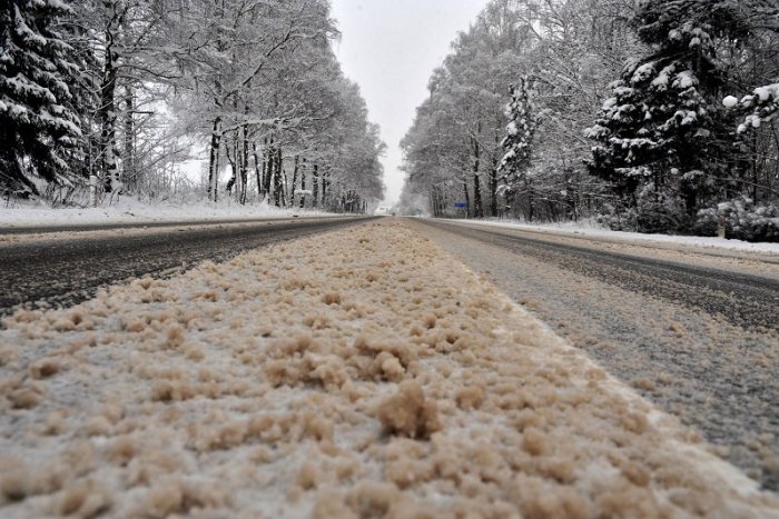 Ilustračný obrázok k článku Cesty sú v našom okrese zjazdné, cestári upozorňujú na kašovitý sneh