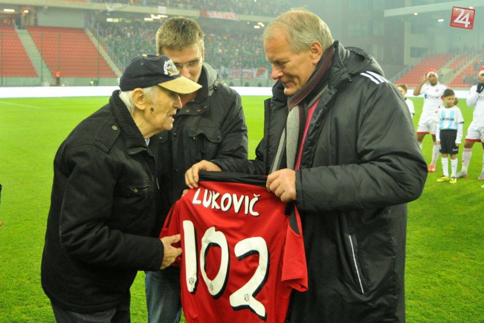 Ilustračný obrázok k článku Zomrel najstarší Trnavčan: 104-ročný Jozef Lukovič rozdával  pozitívnu energiu