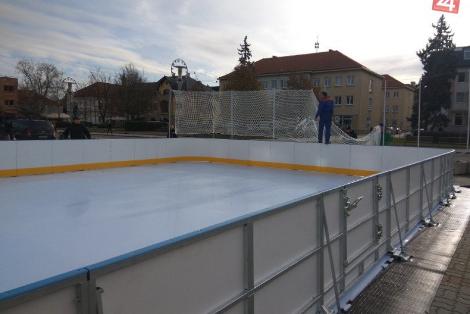 Ilustračný obrázok k článku Novozámčania, nachystajte si korčule: Klzisko sa sťahuje späť do centra mesta