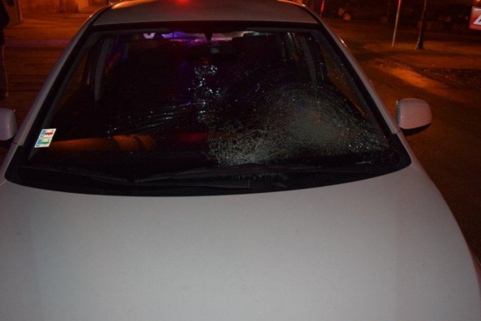 Ilustračný obrázok k článku Išli cez priechod v Trnave, nastala zrážka s autom: Polícia hľadá svedkov nehody