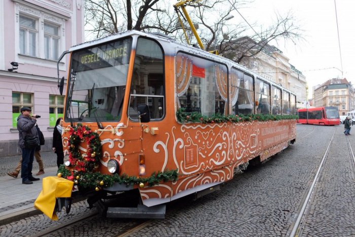Ilustračný obrázok k článku Adventný čas v Bratislave opäť spestrí jazda rozžiarenou Vianočnou električkou