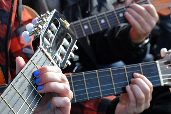 Ilustračný obrázok k článku Tipy na víkend: O temperamentný záver týždňa sa postará Gitarový recitál