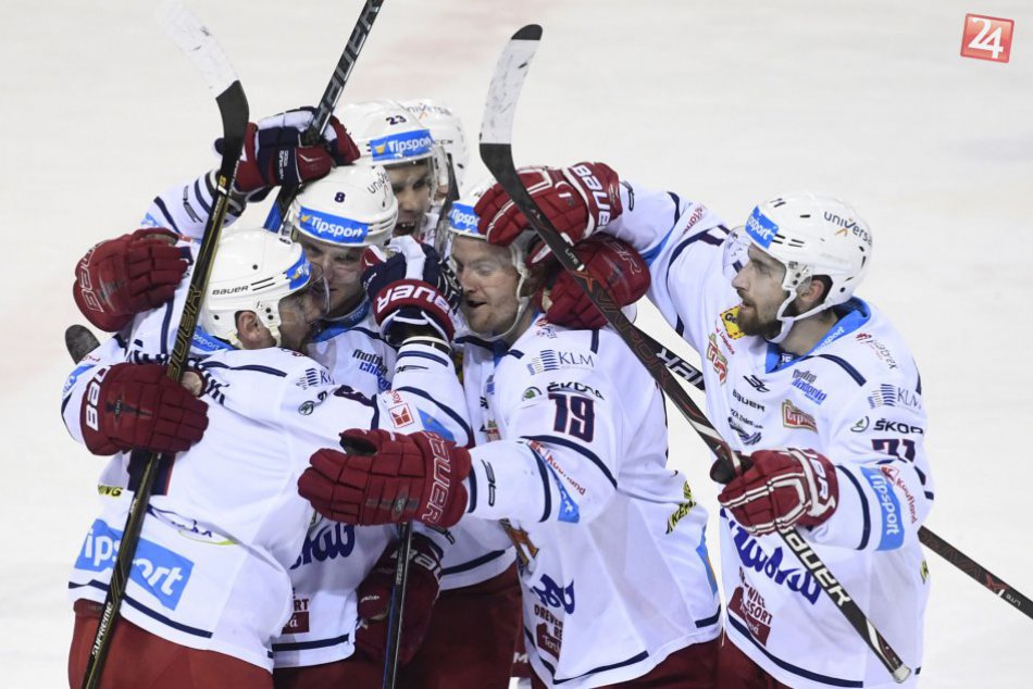 Ilustračný obrázok k článku Zvolenskí hokejisti doma rozprášili žilinských vlkov. Nasúkali im 9 gólov