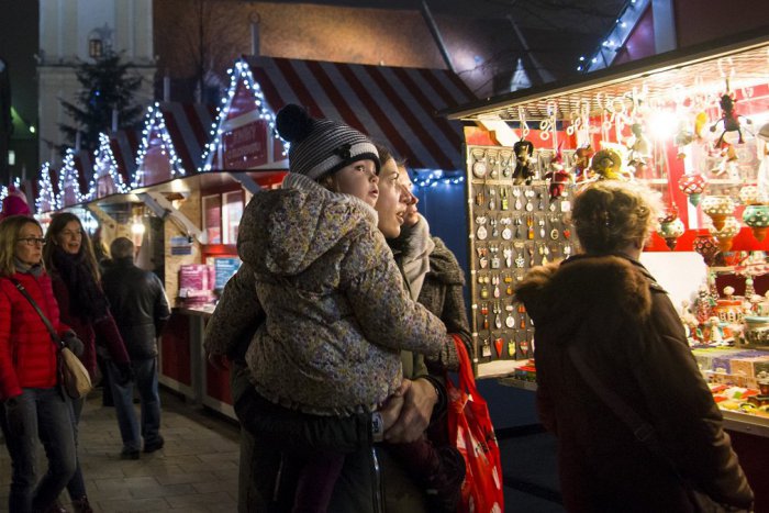 Ilustračný obrázok k článku Na vianočných trhoch v Považskej zahrá aj Robo Opatovský: PROGRAM deň po dni
