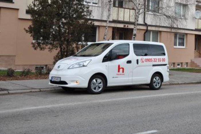 Ilustračný obrázok k článku Nový elektromobil v akcii:  V meste začal premávať sociálny taxík