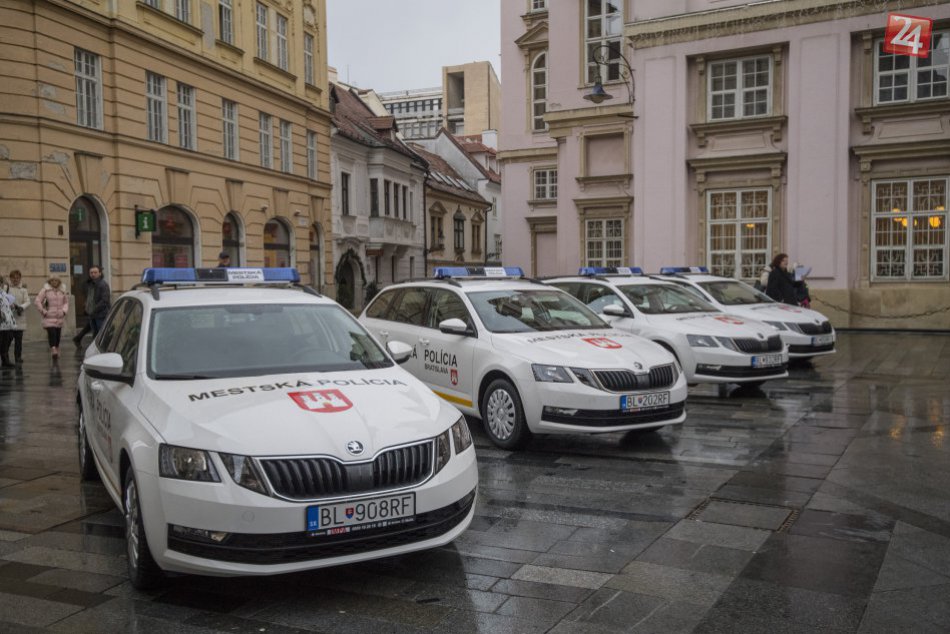 Ilustračný obrázok k článku Bratislavskí mestskí policajti dostali štyri nové vozidlá aj uniformy