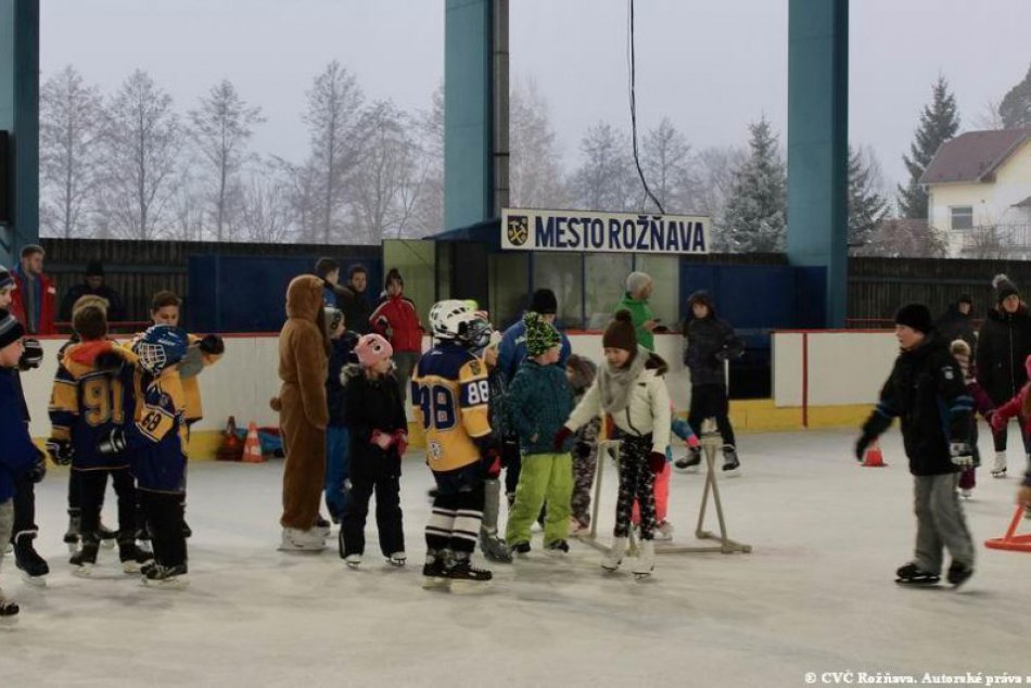 Ilustračný obrázok k článku Pekná akcia na klzisku: Príchod Mikuláša si užili aj malí hokejisti, FOTO