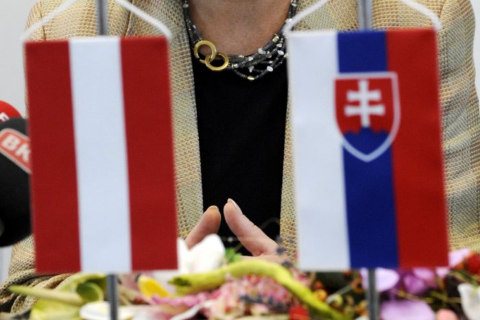 Ilustračný obrázok k článku Rakúsko má novú šéfku diplomacie: Ako prvé navštívi Slovensko