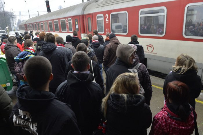 Ilustračný obrázok k článku Železnice sa pripravujú na sťahovanie Slovákov. Posilové vlaky vyrazia z Bystrice aj Zvolena