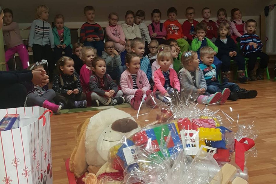 Ilustračný obrázok k článku Novoveskí škôlkari ukázali veľké srdcia: Spríjemnili Vianoce ďalším deťom