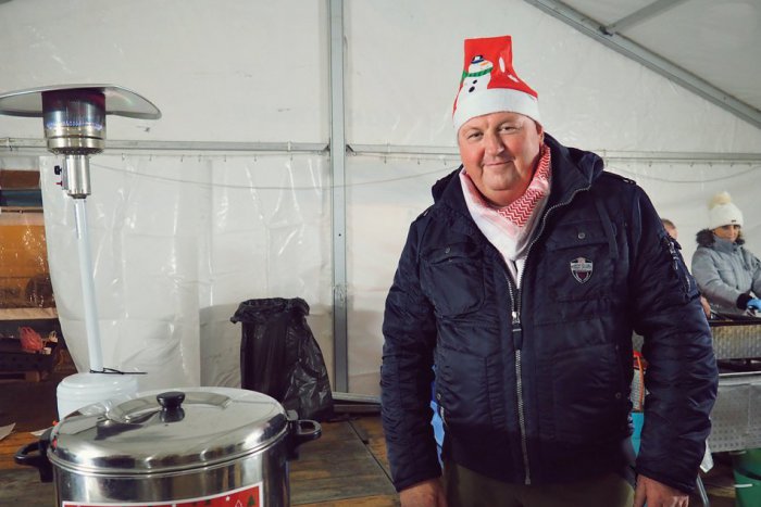 Ilustračný obrázok k článku Primátor Pavol Burdiga o Vianociach: Pod stromček dostal najkrajší darček, aký mohol