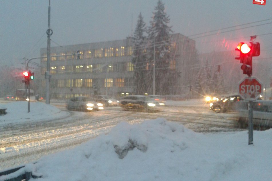 Ilustračný obrázok k článku Bystrický okres nepotrápi len poľadovica. Meteorológovia varujú pred snežením