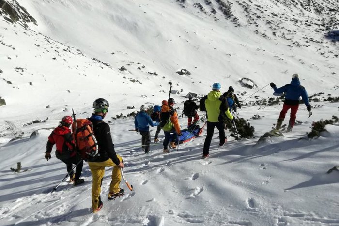 Ilustračný obrázok k článku Na horách treba zvýšiť opatrnosť: Trvá mierne lavínové nebezpečenstvo