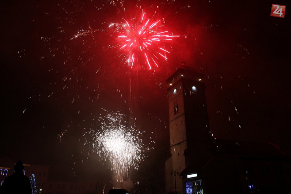 Ilustračný obrázok k článku Rožňavčania oslávili Nový rok veľkolepým ohňostrojom: FOTO a VIDEO z námestia