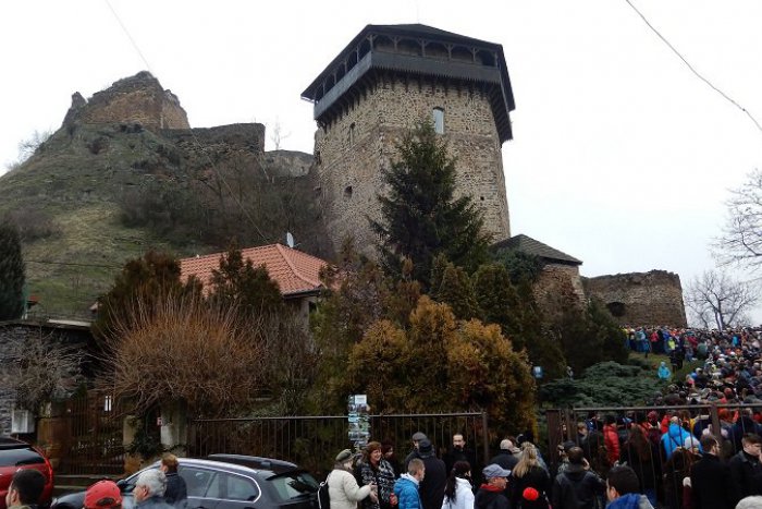 Ilustračný obrázok k článku FOTO: Novoročného výstupu na hrad sa zúčastnilo vyše tisíc ľudí