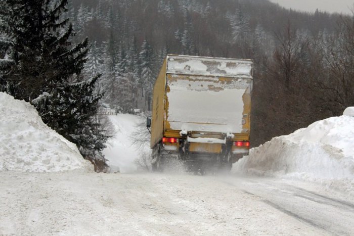 Ilustračný obrázok k článku Cesty v kraji sú zjazdné, najviac snehu hlásia cestári v úseku Srdiečko – Bystrá