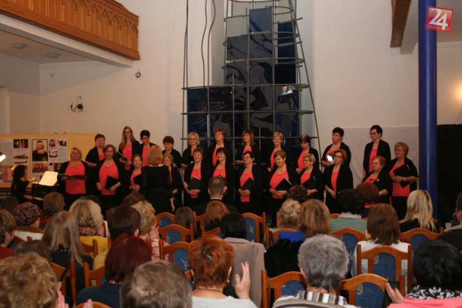 Ilustračný obrázok k článku Trojkráľový koncert v Šuranoch: Divákom priniesol skvelé spevácke výkony, FOTO