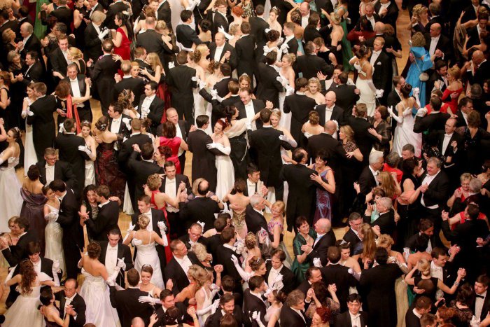 Ilustračný obrázok k článku Bystričania oslávia MDŽ tanečne: Ženy majú vstup ZDARMA a čo páni?