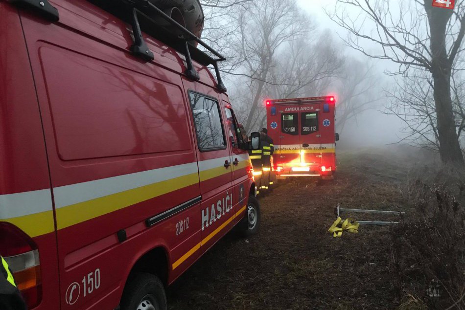 Ilustračný obrázok k článku V lese pri Bratislave sa stratili dve osoby: V zlých podmienkach po nich pátrali hasiči