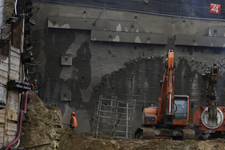 Ilustračný obrázok k článku V Považskej Bystrici začali raziť nový tunel: Čo to v meste spôsobí?