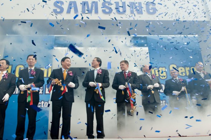 Ilustračný obrázok k článku SVET O SLOVENSKU: Zdvihne Samsung kotvy?