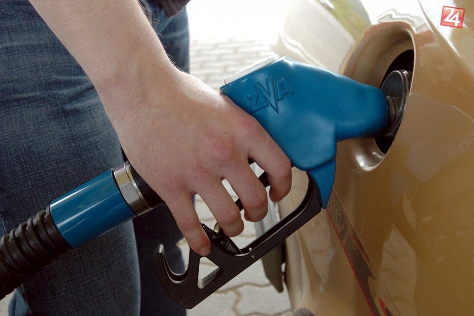 Ilustračný obrázok k článku Tankovanie vyjde Slovákov drahšie: U susedov sú ceny pohonných látok nižšie