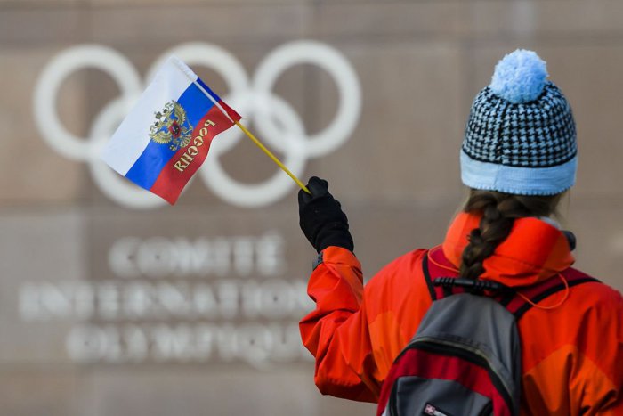 Ilustračný obrázok k článku Rusi bez národných symbolov: Na olympiáde budú nosiť sivé a červené oblečenie