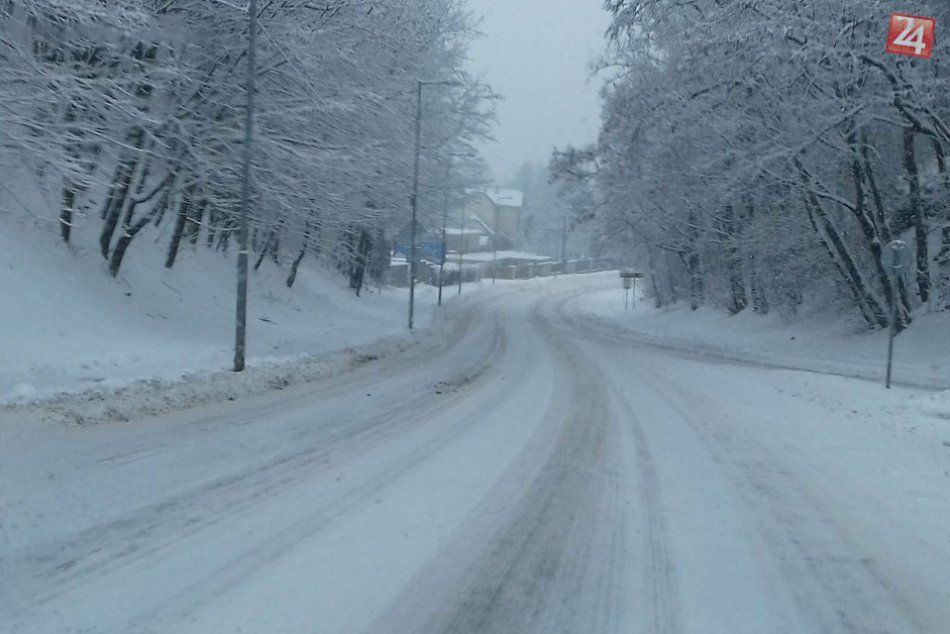 Ilustračný obrázok k článku ZÁBERY z nášho mesta: Rožňava pod snehom