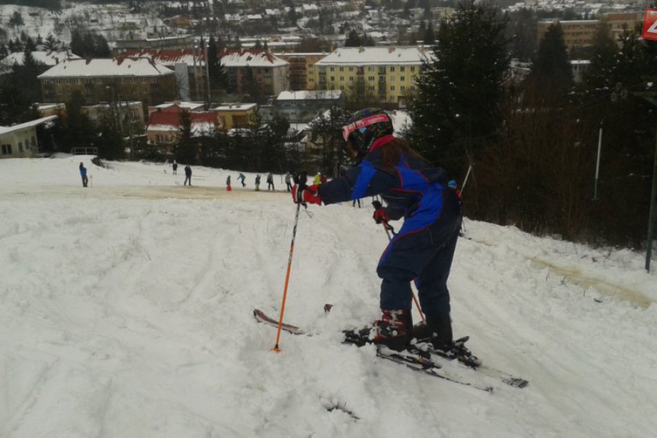 Ilustračný obrázok k článku Zábava Považskobystričanov na Maškovej: Úvod lyžiarskej sezóny na VIDEO a FOTO