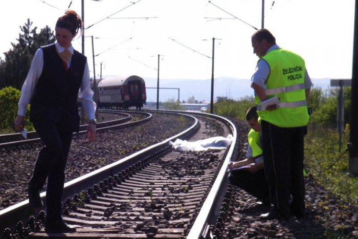 Ilustračný obrázok k článku Pod kolesami vlakov ukončili život traja ľudia, jeden muž vo Fiľakove