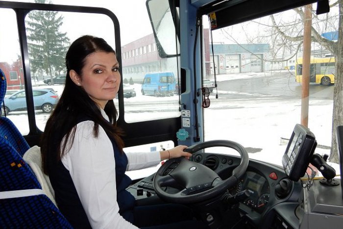 Ilustračný obrázok k článku Michaela je prvou vodičkou autobusu v Lučenci. Dámy zo strachu nenastúpili!