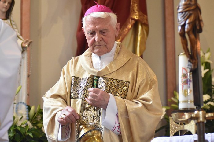 Ilustračný obrázok k článku Ján Sokol oslavuje:  Emeritný arcibiskup Trnavskej arcidiecézy má 85 rokov