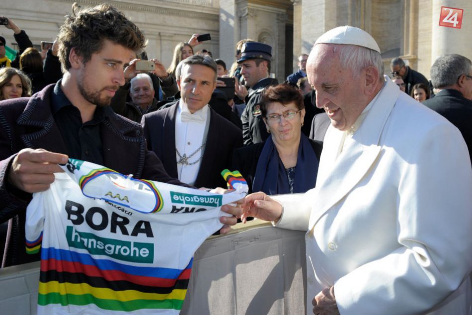 Ilustračný obrázok k článku FOTO: Peter Sagan sa stretol s pápežom Františkom, daroval mu bicykel