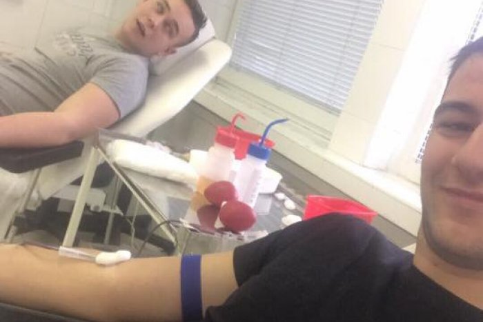 Ilustračný obrázok k článku Malej Rebeke, ktorá bojuje so zákernou chorobou pomohli aj Rožňavčania: Krv darovali bez váhania