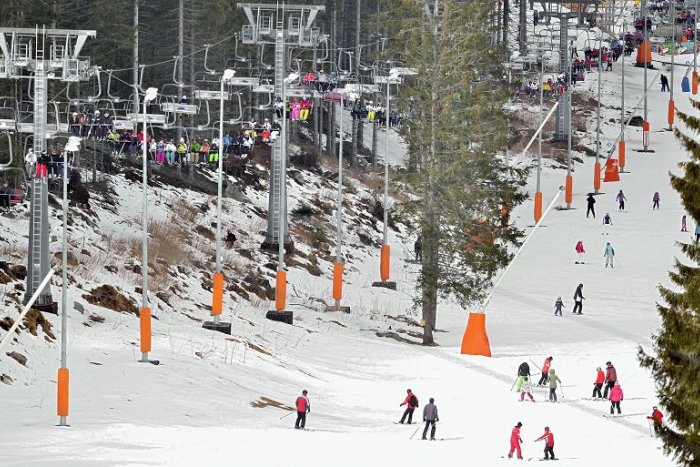 Ilustračný obrázok k článku Deti chodia lyžovať: Dotáciu na lyžiarsky kurz získalo doteraz približne 270 000 žiakov